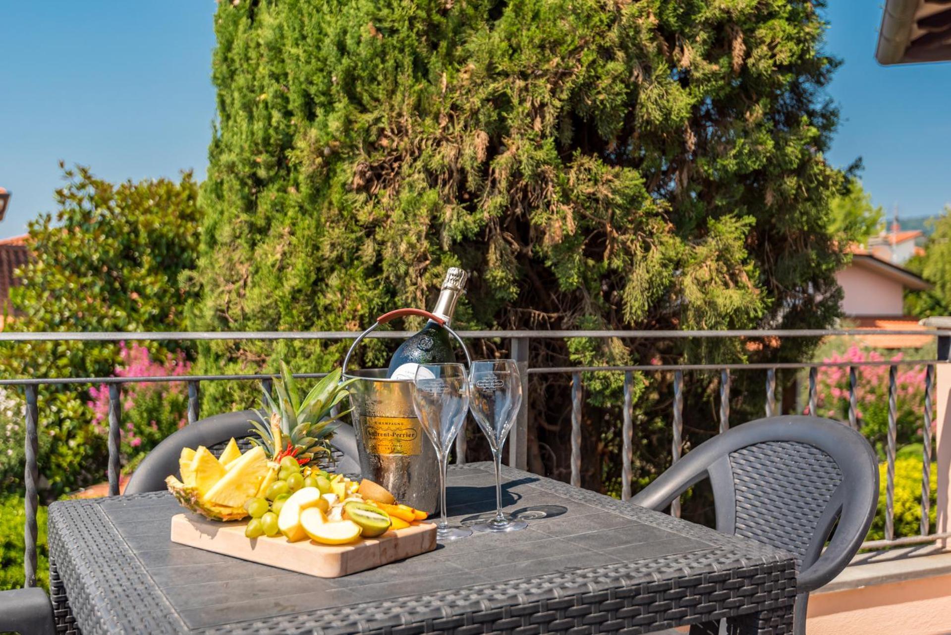 Hotel La Pietra Restaurant فوسدينوفو المظهر الخارجي الصورة